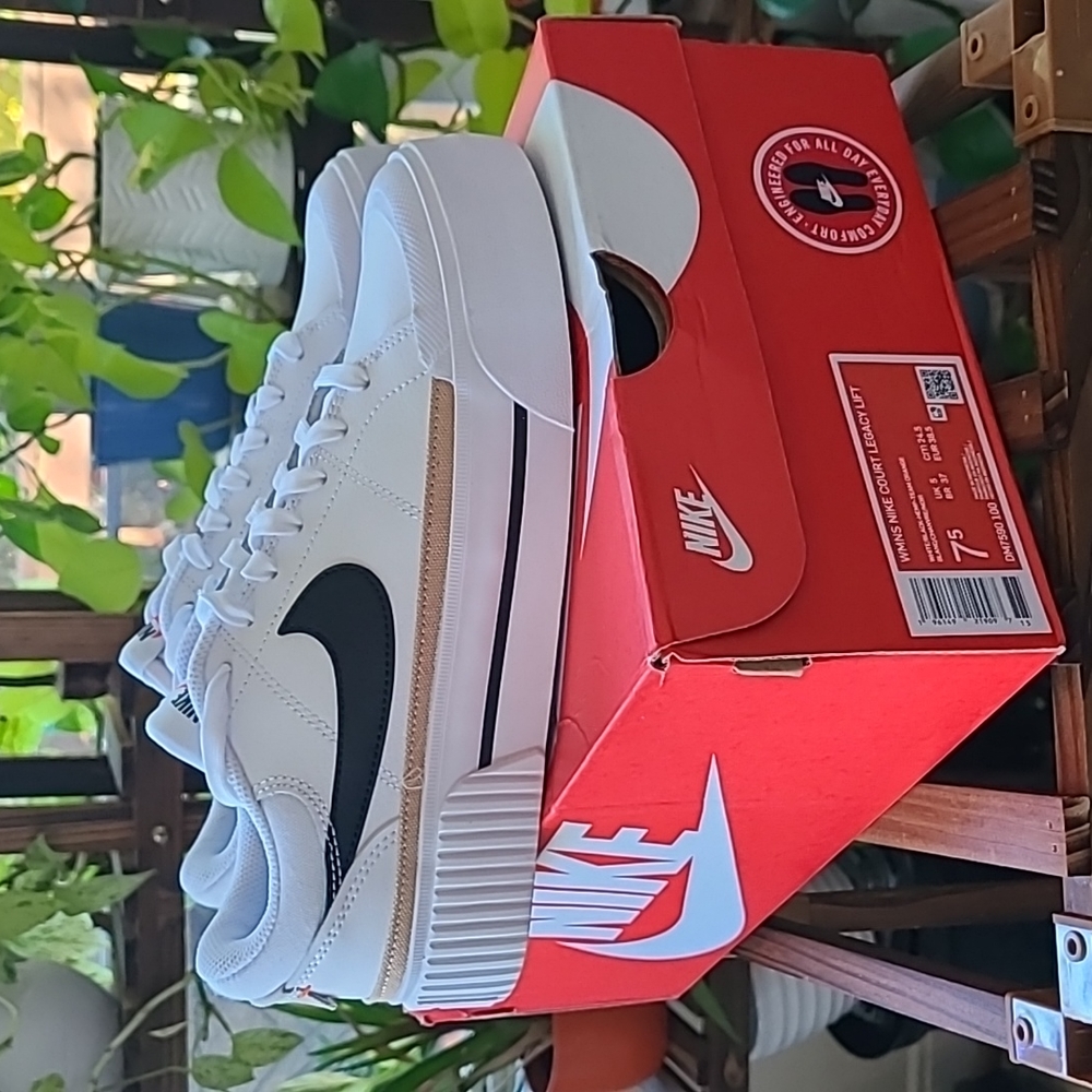 Nike Court Legacy Lift